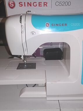 Singer C5200 Home Sewing Machine - White & Turquoise